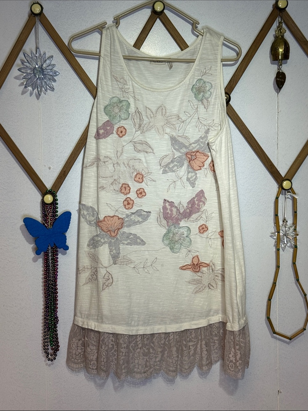LOGO by Lori Goldstein Cream Floral Lace-Hem Tank